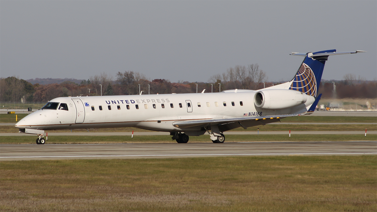 Full size: United Express Embraer ERJ145 N14168 at Gerald R Ford International Airport